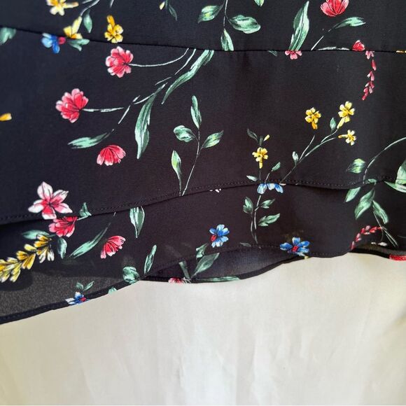 Cupcakes and Cashmere 🌺 black floral 🌺 Fully lined 🌺 excellent cond 🌺 small - Picture 4 of 9